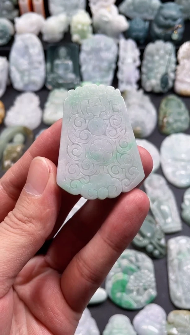 翡翠未镶嵌颈饰34  天然翡翠a货   无事牌