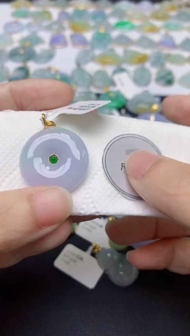 翡翠18K金镶嵌颈饰天然缅甸A货翡翠