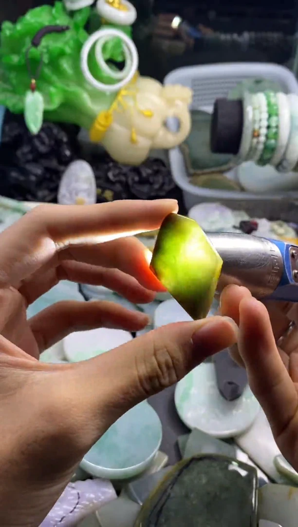 散珠翡翠A货翡翠