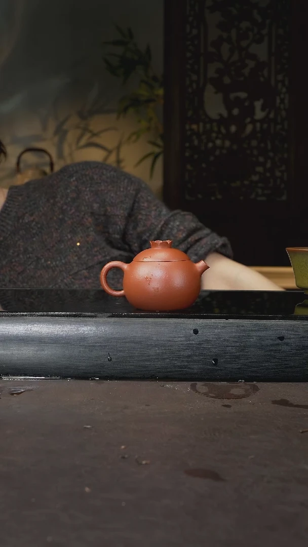 【闪购商品】紫砂茶壶朱泥 莲花西施100cc 033