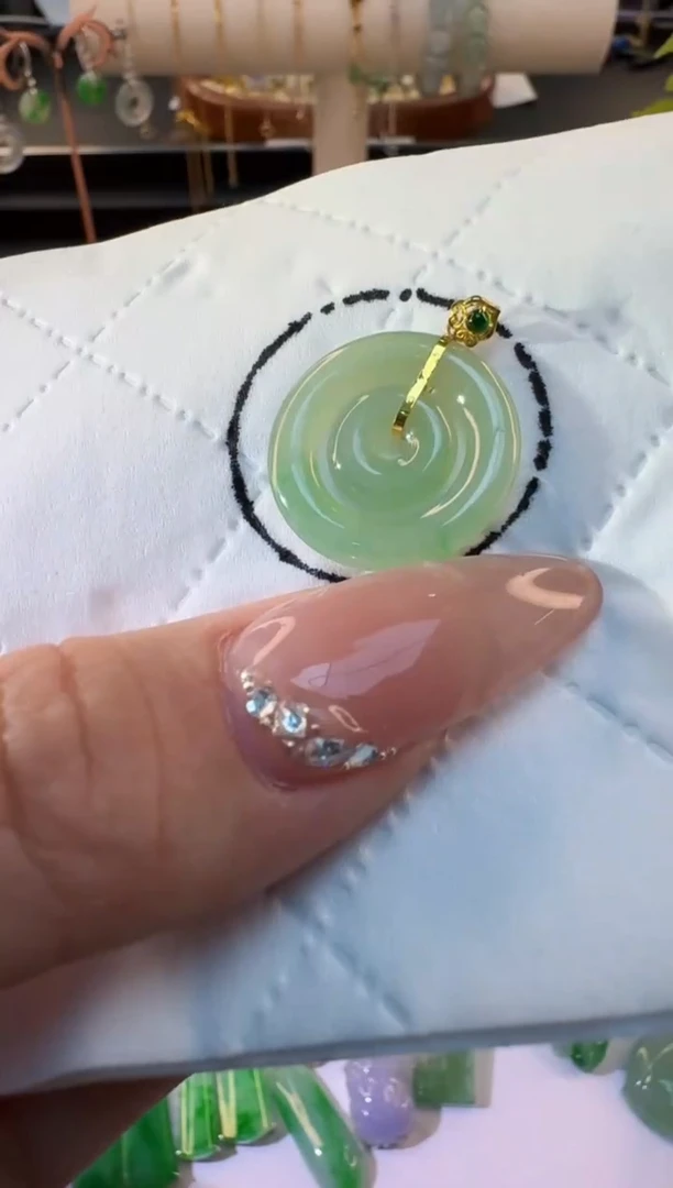 【闪购商品】翡翠颈饰18K金镶嵌缅甸翡翠A货挂件