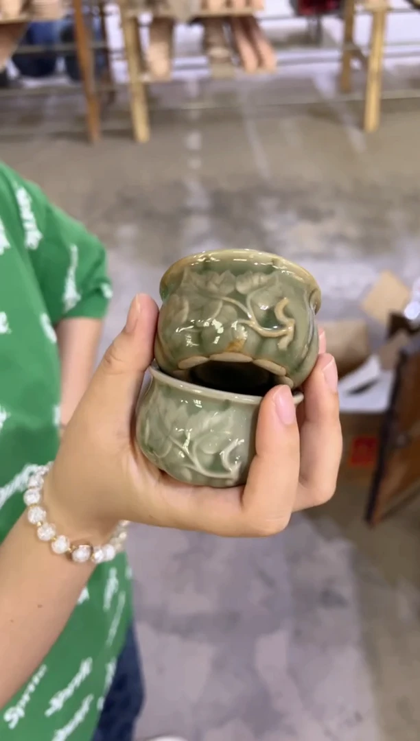 微瑕耀州窑青瓷南瓜小杯一对