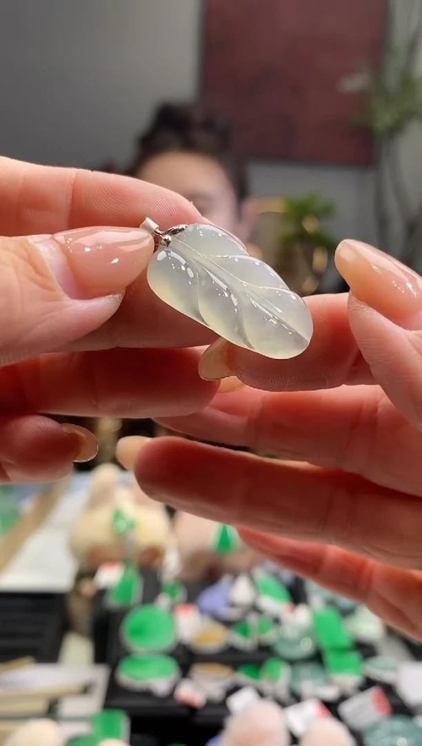 吊坠(不含链)18K金镶嵌翡翠叶子