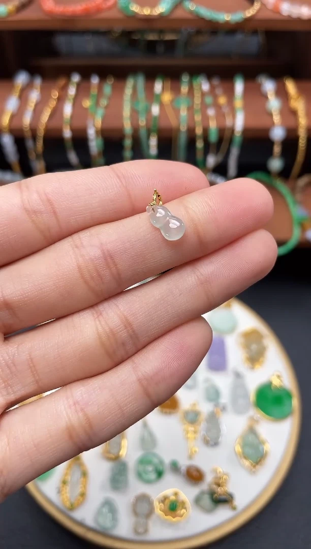 【闪购商品】翡翠吊坠(不含链)18K金镶嵌一个   272