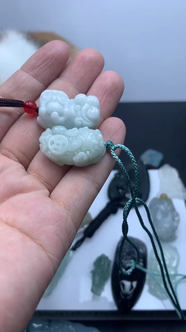 颈饰未镶嵌翡翠貔貅