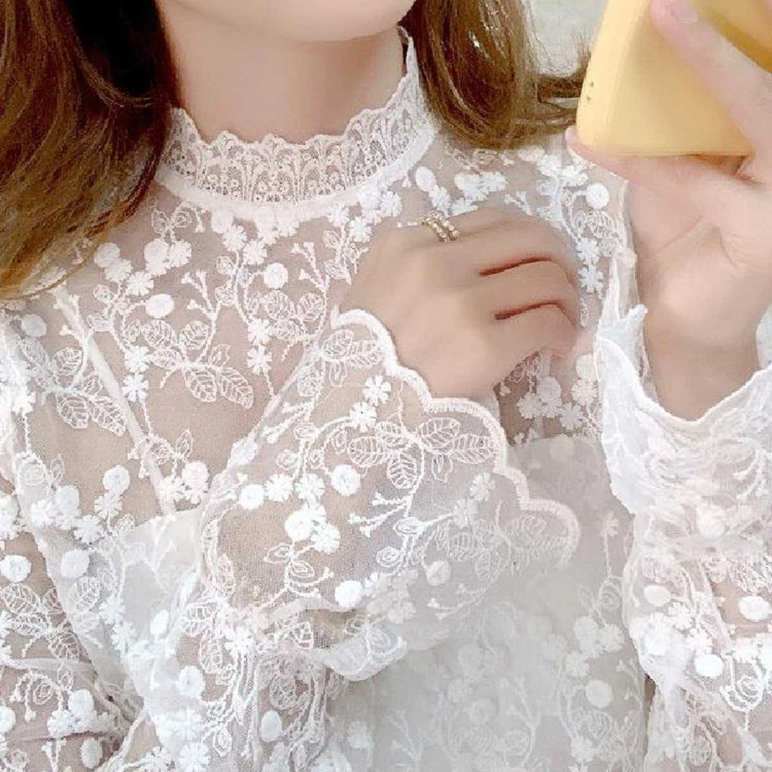 气质半高领蕾丝打底衫女秋冬新款洋气内搭喇叭袖镂空高档网纱上衣