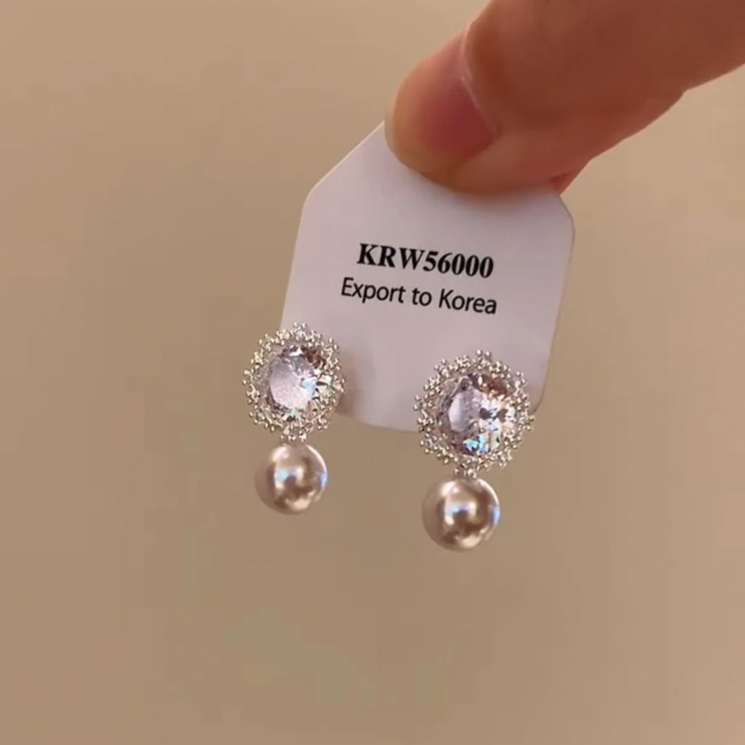 铜合金耳饰 爆闪锆石雪花珠珠耳钉女轻奢小众设计高级感秋冬耳饰