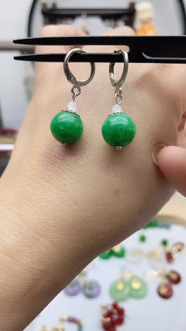 银S925镶嵌石英质玉（天山翠）耳饰197