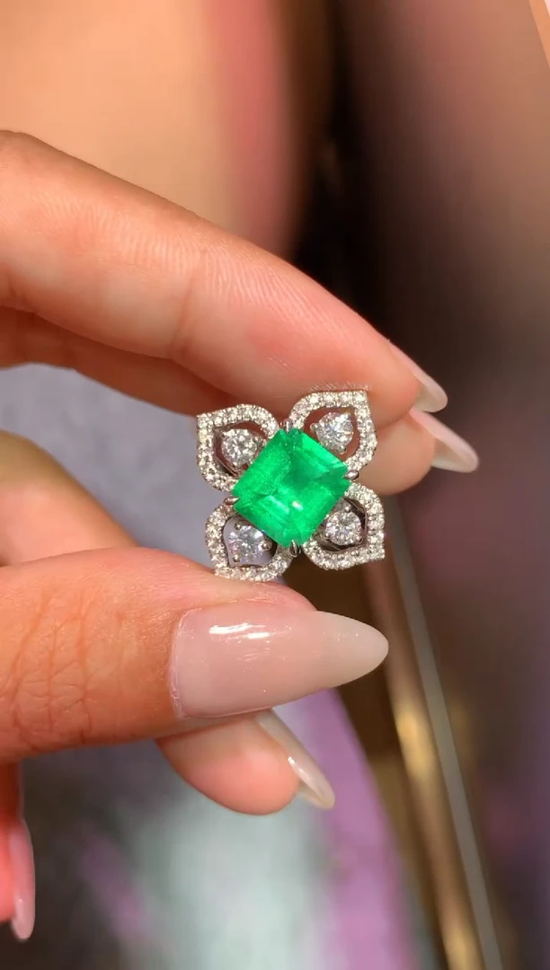祖母绿戒指18K金镶嵌2.22CT
