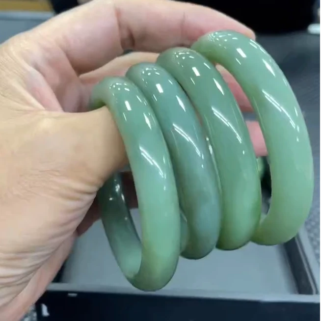 【老郑家】和田玉手镯一支(多样性发1件)