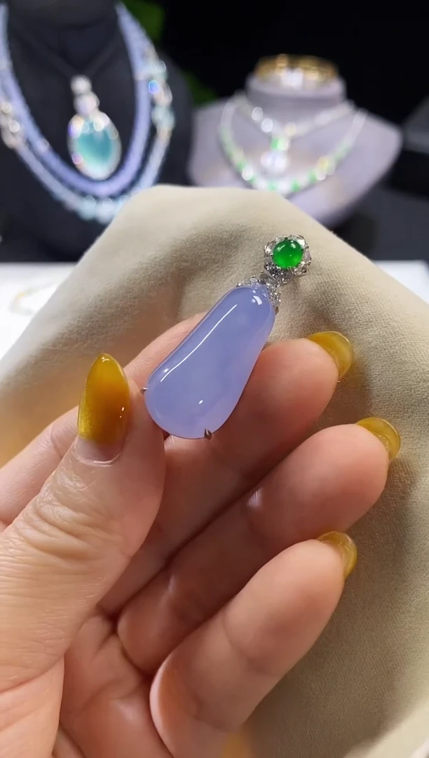 【闪购商品】翡翠把件18K金镶嵌吊坠