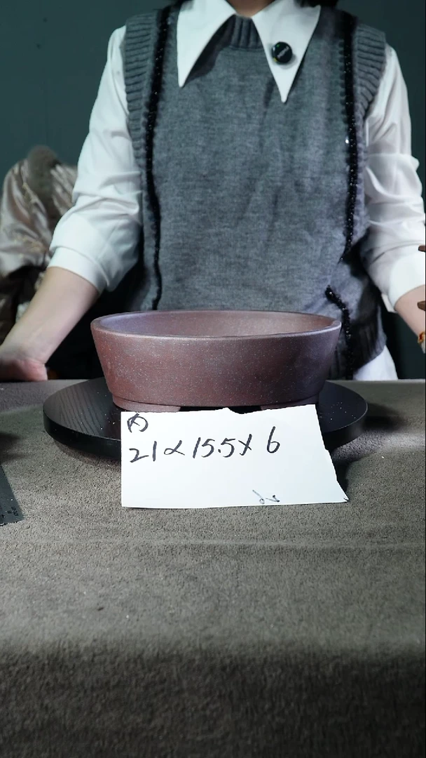 A宜兴紫砂小花盆