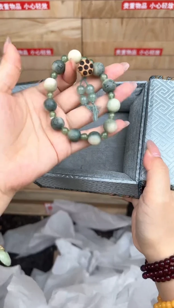 青玉菩提莲蓬手串商品链接@@ys942