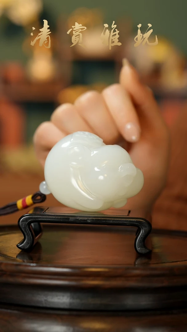 玉《纳福飞猪》摆件