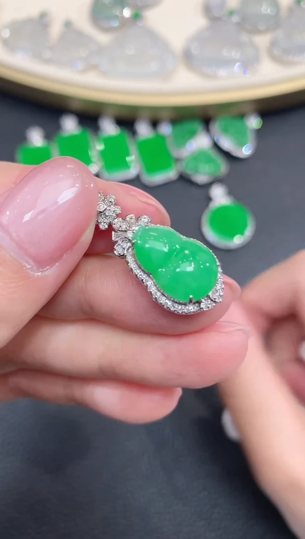 吊坠(不含链)18K金镶嵌翡翠A39