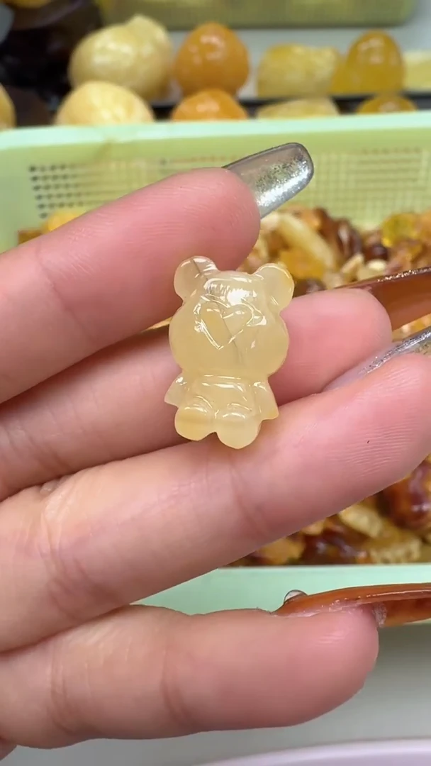 裸石琥珀未镶嵌如图