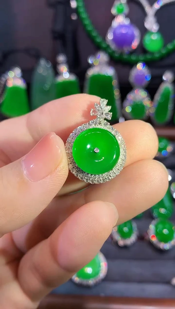 吊坠(不含链)18K金镶嵌翡翠平安扣