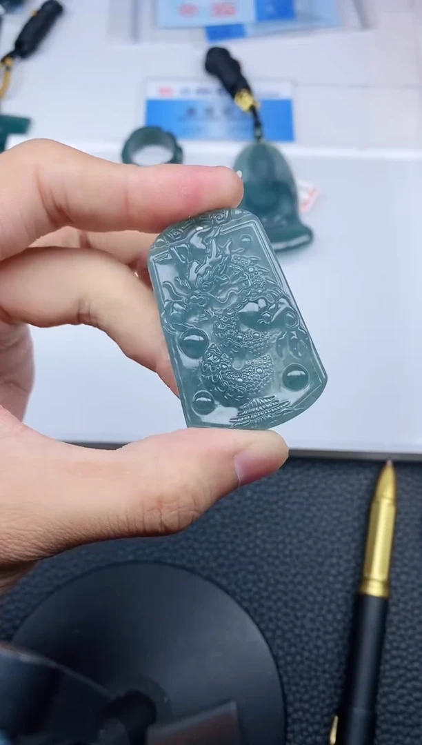 颈饰未镶嵌翡翠1