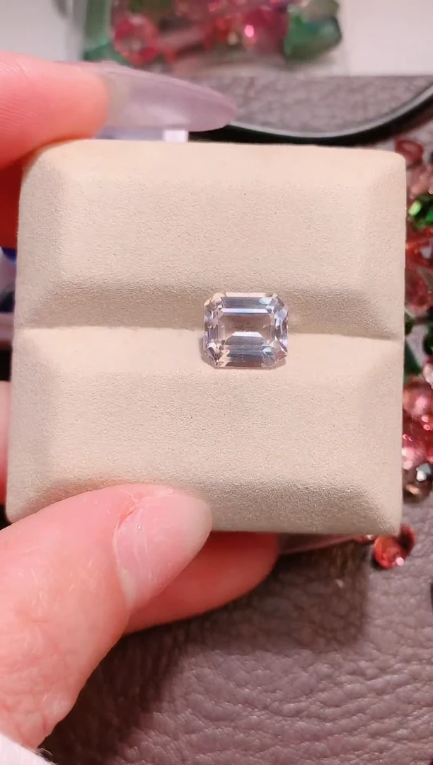 未镶嵌锂辉石裸石3.9ct