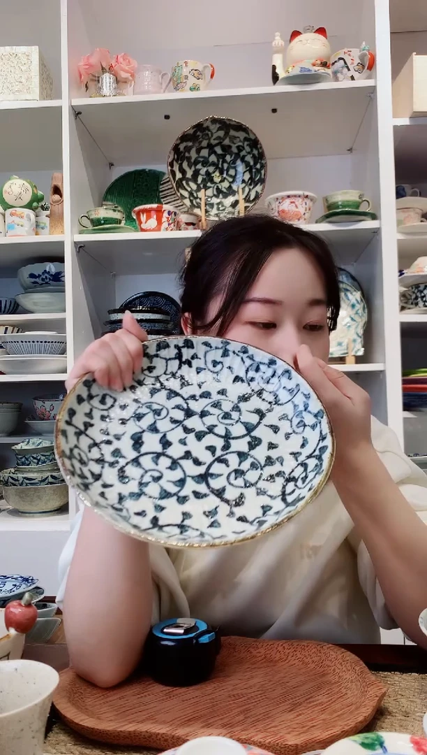 陶瓷章鱼唐草大号圆盘22.5cm