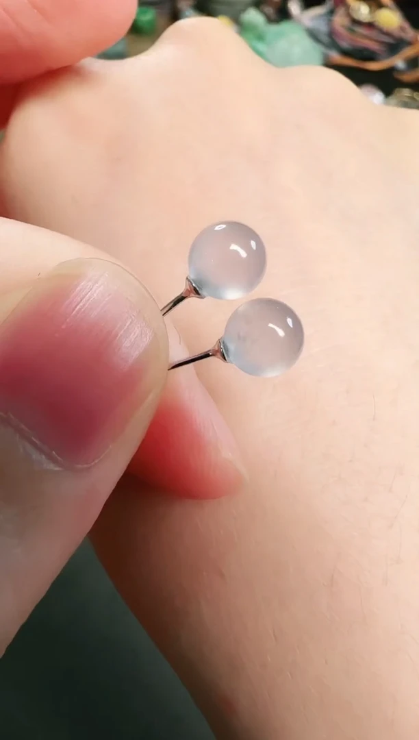 颈饰18K金镶嵌翡翠耳饰