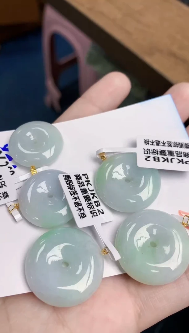 【闪购商品】翡翠颈饰18K金镶嵌多样性发其一