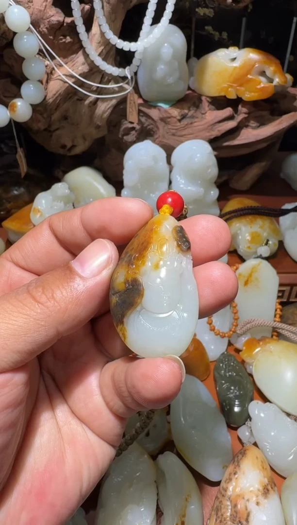 颈饰未镶嵌和田玉观音