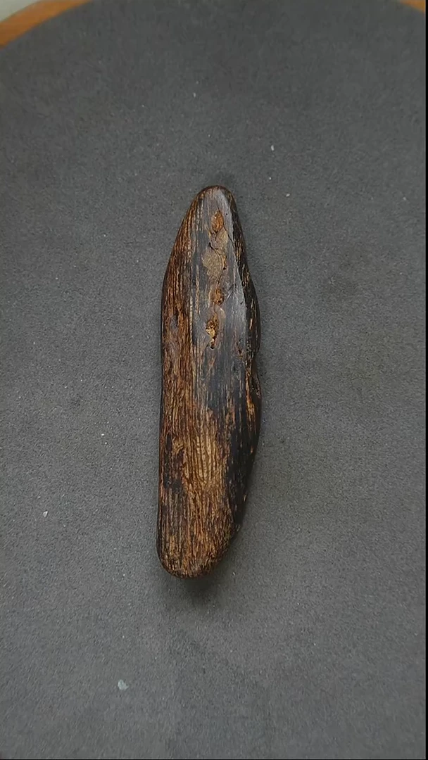 沉香吊坠11克+越南惠安沉水留疤随形挂件