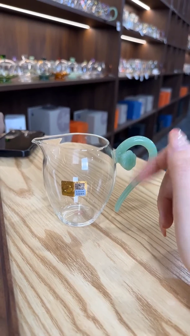 新品破价 怡莲浅玉色