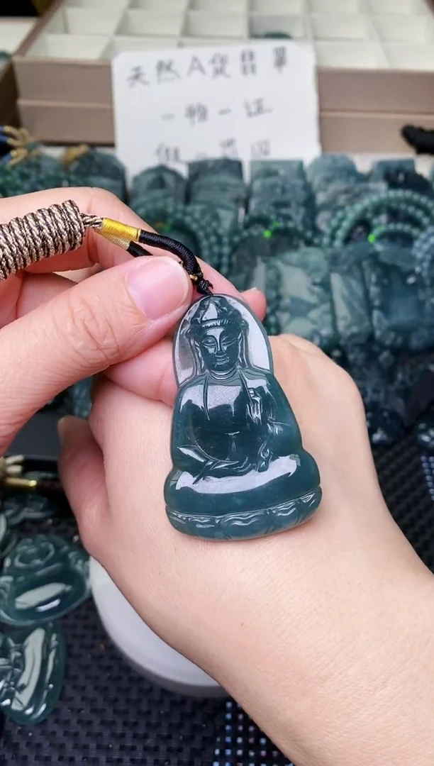 颈饰未镶嵌翡翠