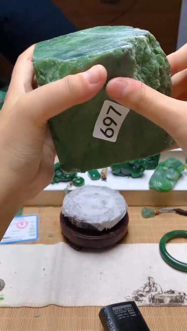 未镶嵌和田玉（碧玉）珠宝半成品1