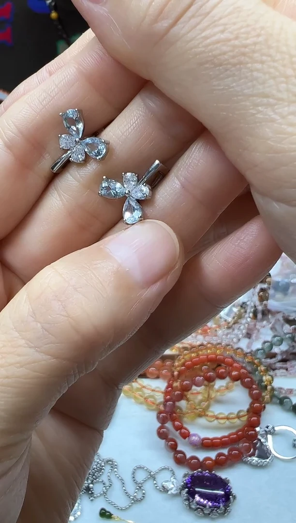 银S925镶嵌耳饰海蓝宝石1223m080多样性发其一