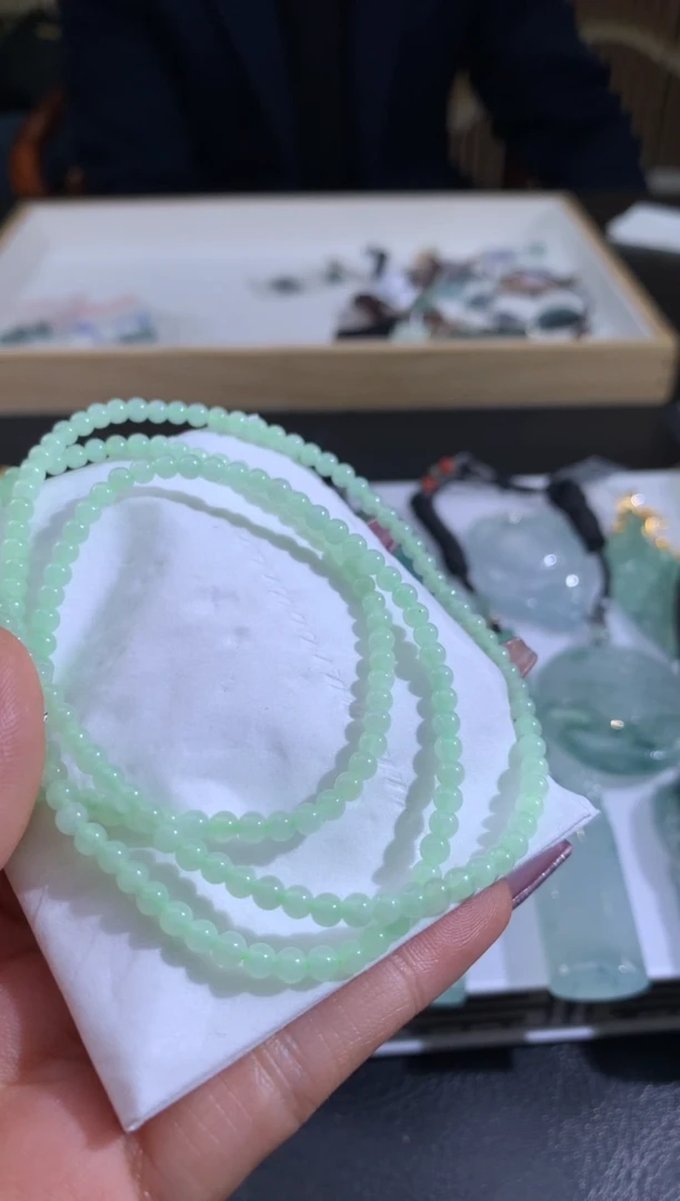 未镶嵌定制翡翠L**n翡翠