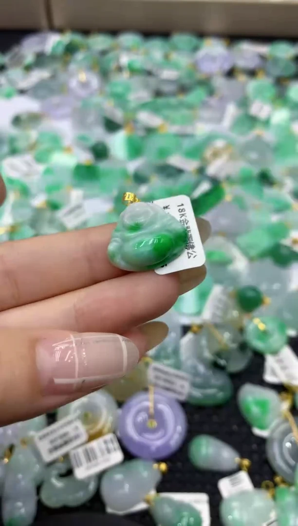 颈饰18K金镶嵌翡翠天然缅甸翡翠A货