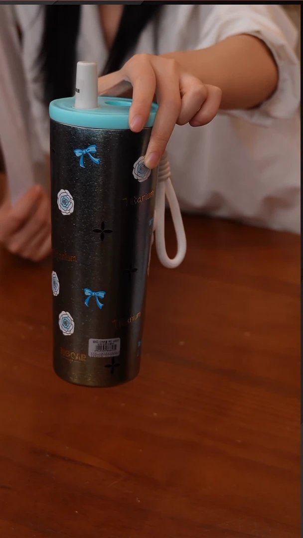 151-内外纯钛吸管保温杯-幸叶凝辉蓝色710ml