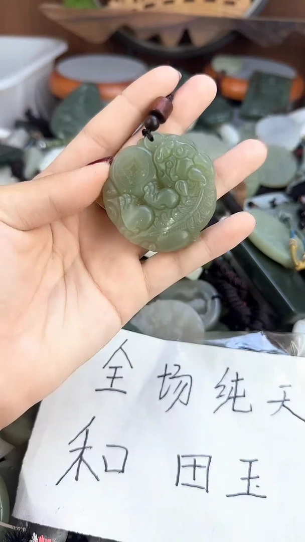 颈饰未镶嵌和田玉1