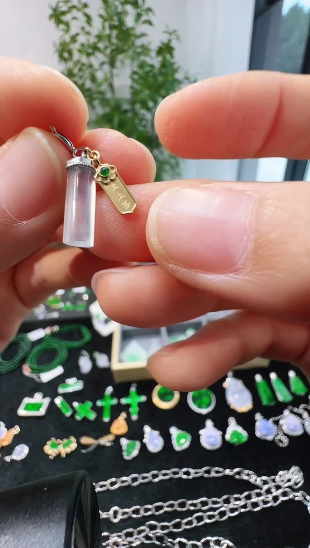 颈饰18K金镶嵌翡翠00001380