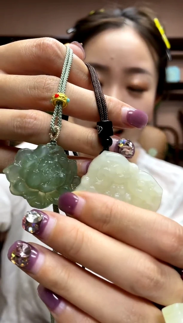 岫玉未镶嵌吊坠·