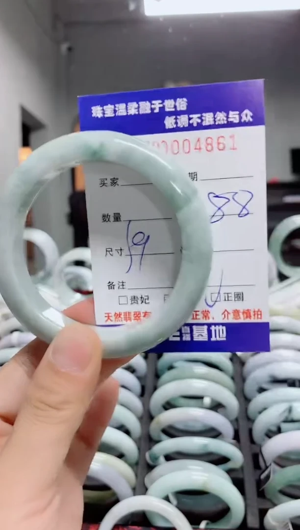 翡翠手镯未镶嵌天然翡翠A货