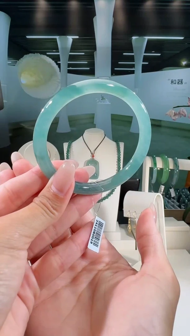 翡翠手镯未镶嵌59圈