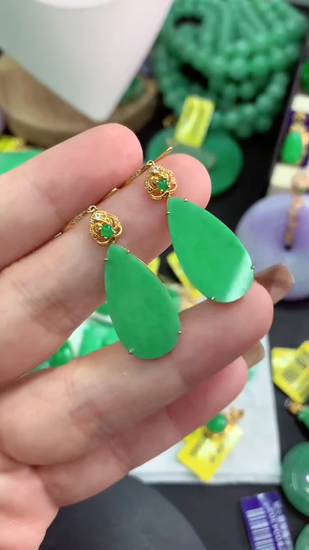 颈饰18K金镶嵌翡翠挂件