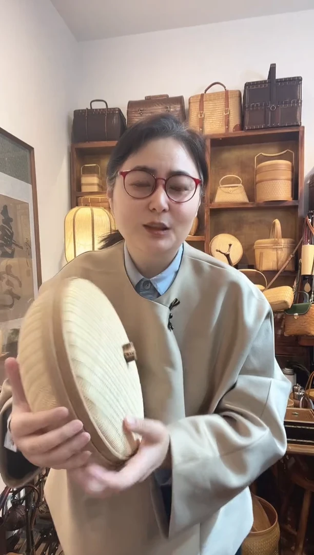 手工竹编带盖收纳筐