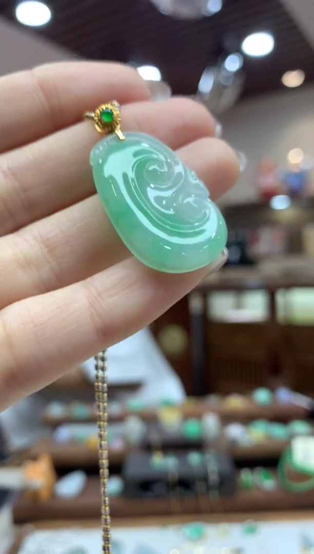 【闪购商品】翡翠吊坠(不含链)18K金镶嵌如意