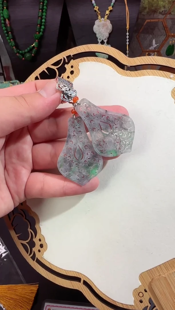 【闪购商品】翡翠颈饰未镶嵌牌子