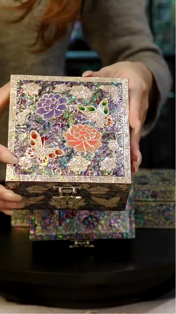 红底白边·弘贝雅螺钿漆器文化馆