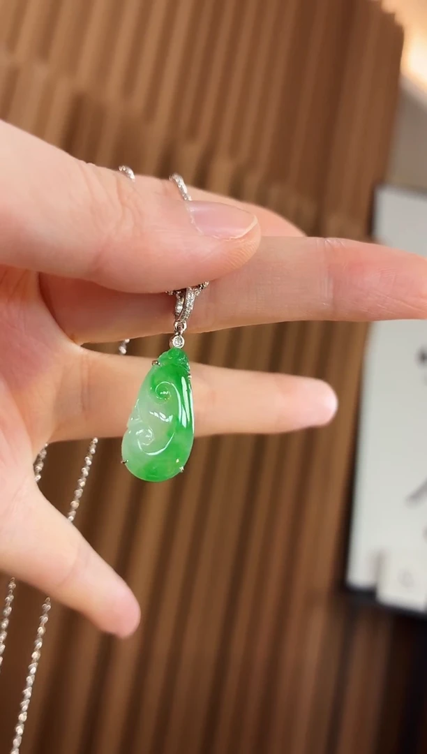 吊坠(不含链)18K金镶嵌翡翠吊坠