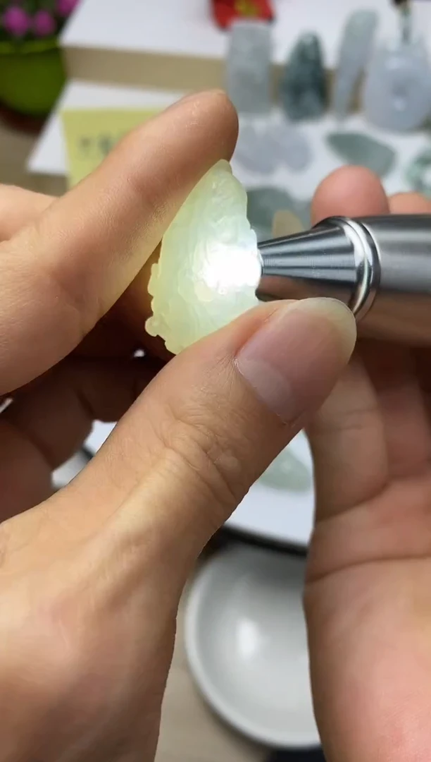 颈饰未镶嵌翡翠聚****涂2天然缅甸翡翠A货