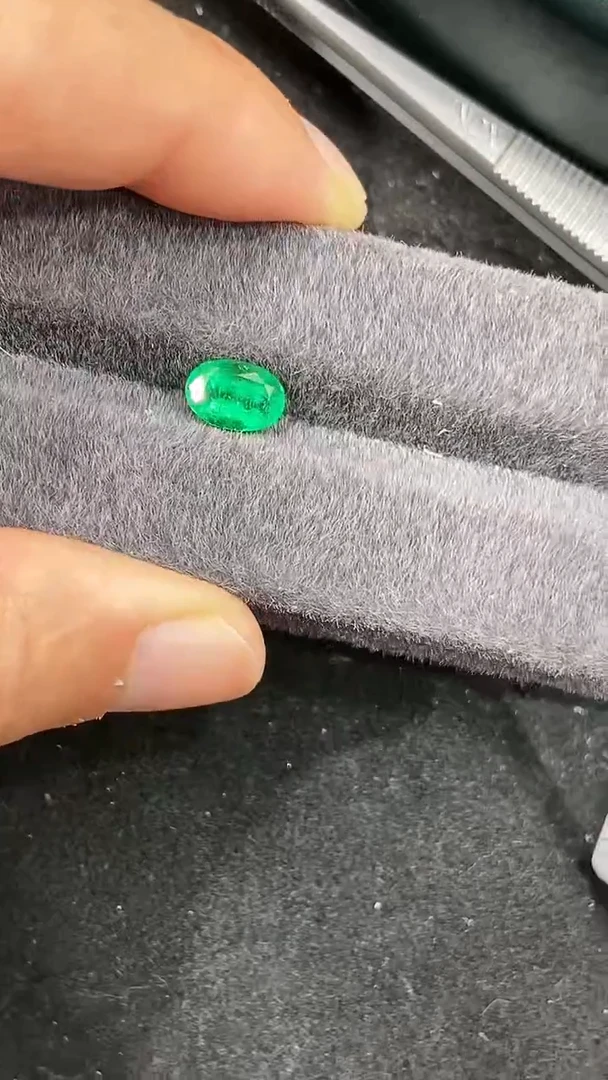 【闪购商品】定制祖母绿定制未镶嵌1.31克拉赞比亚国际证书