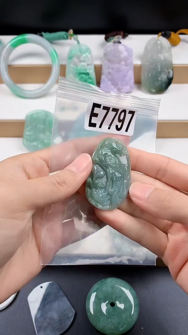 颈饰未镶嵌翡翠天然翡翠吊坠挂件