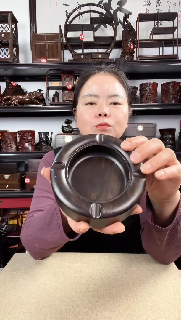 木圆形烟灰缸老李红木工艺品